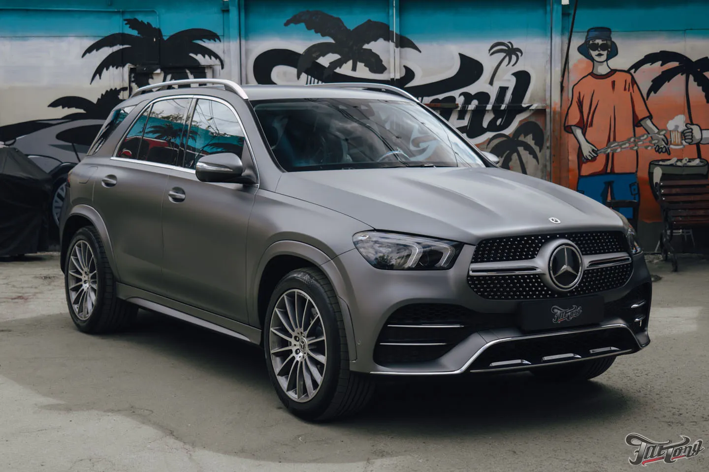 Оклеили глянцевый Mercedes GLE матовым полиуретаном